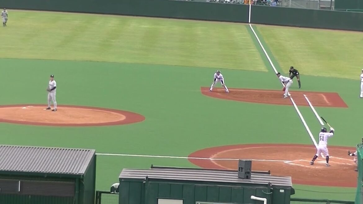 松原聖弥 超強風で5メートルくらいボールが流される中しっかりキャッチするファインプレー（ヤクルトスワローズ対 読売ジャイアンツ2024年5月6日）