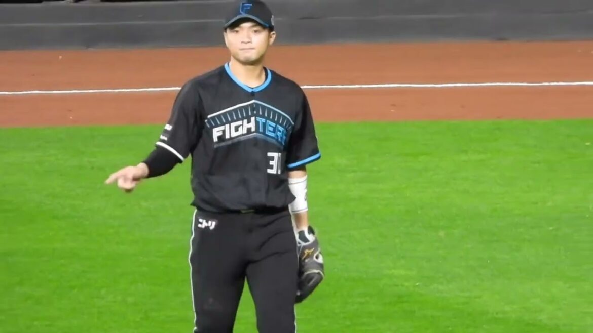 【ブラックユニ】郡司裕也のレフト守備がきょろきょろしてて可愛い😍　エスコンフィールド北海道日本ハム対ロッテ