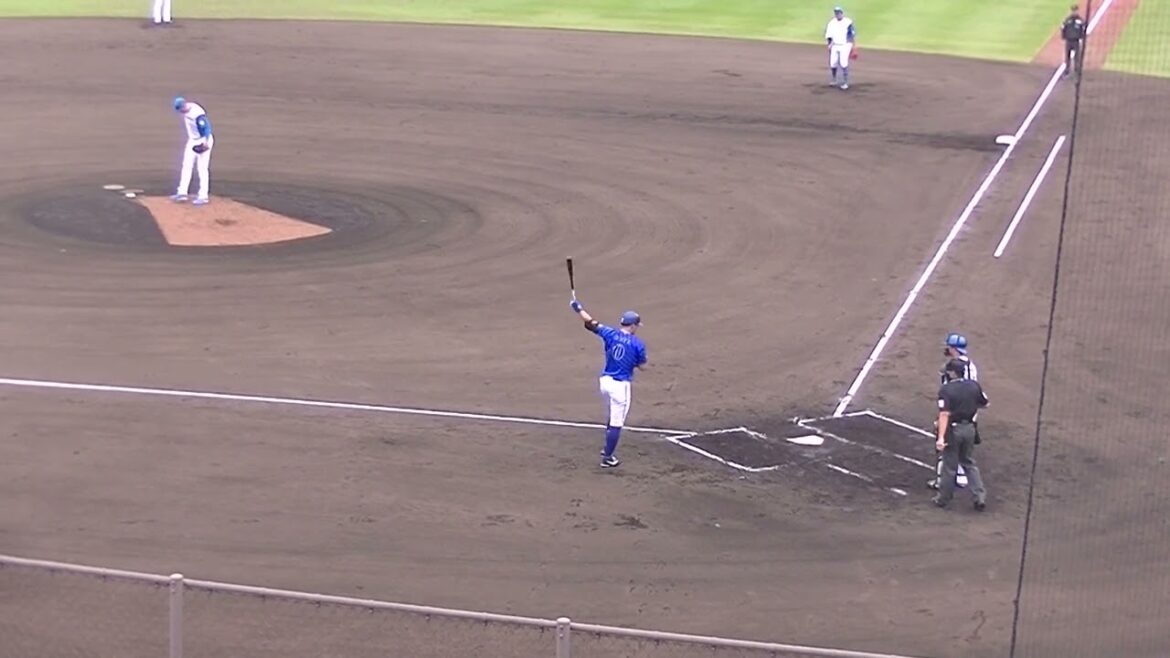 高見澤 郁魅と大田泰示を抑えるバーヘイゲン（2024年4月23日 日本ハムファイターズ対 横浜DeNAベイスターズ 2軍）