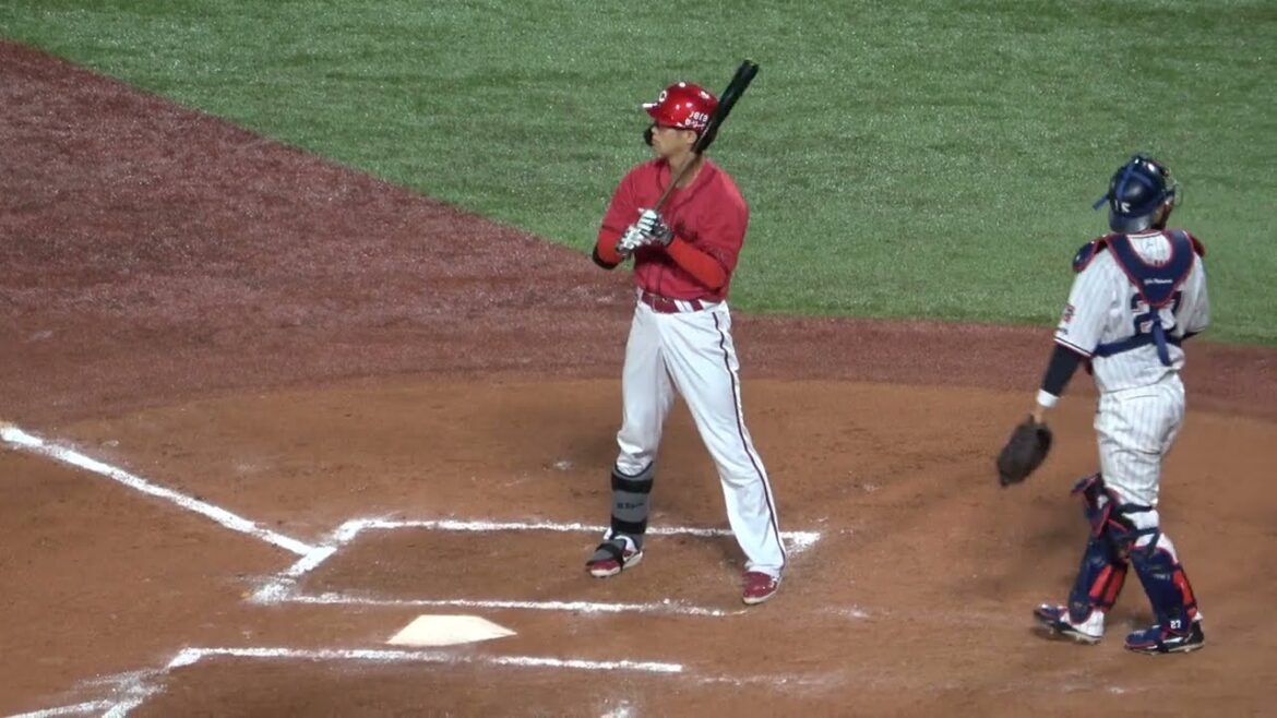 【宇草孔基】試合を決めたHRを放ちバットをカッコよく放り投げる 現地映像