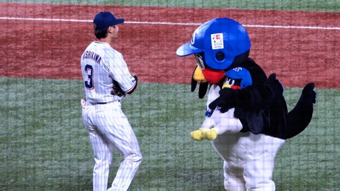 昨日惜しかった空中くるりんぱに西川遥輝も注目！つば九郎 2024/05/04 東京ヤクルトスワローズ