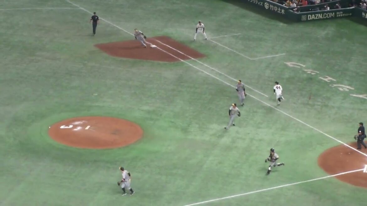 阪神 加治屋蓮 悪送球でエラー　巨人 vs 阪神　2024年5月3日(金)