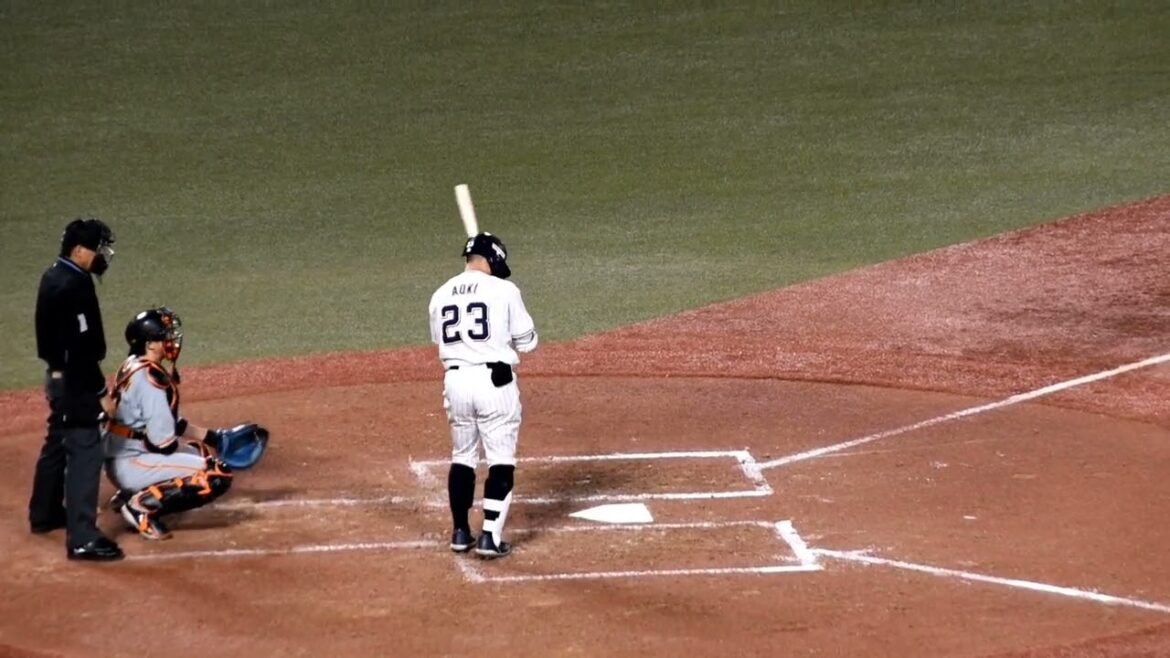 青木宣親 選手　ファールを打つ