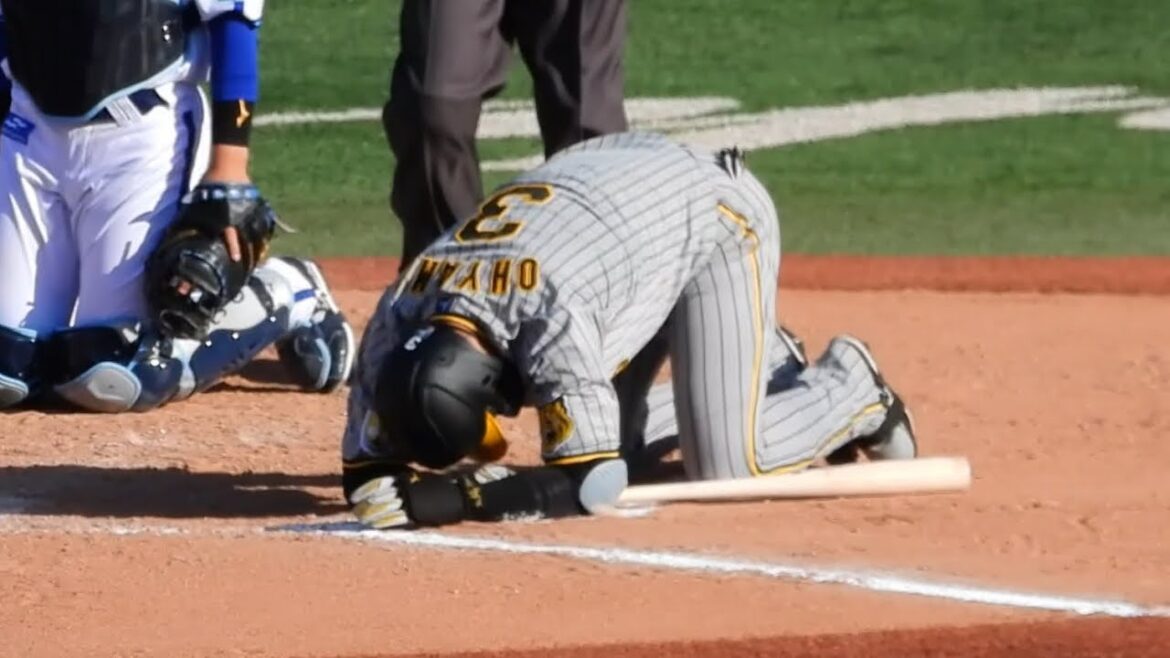 【阪神ファン大ブーイング】左肩付近に死球を喰らい倒れるも無事をアピールする大山悠輔。山崎康晃と佐野は心配しながら謝る 2024.5.11