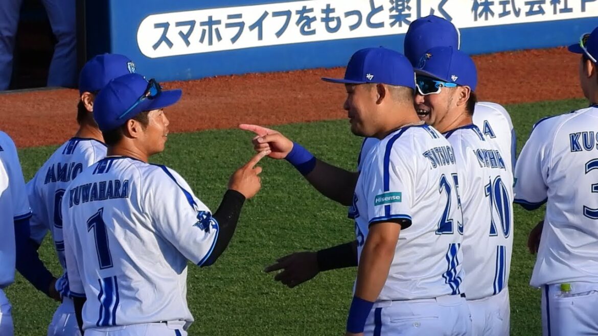 【楽しい雰囲気全開】決勝アーチの筒香嘉智、試合後の整列中に仲間とウッキウキで談笑 2024.5.11