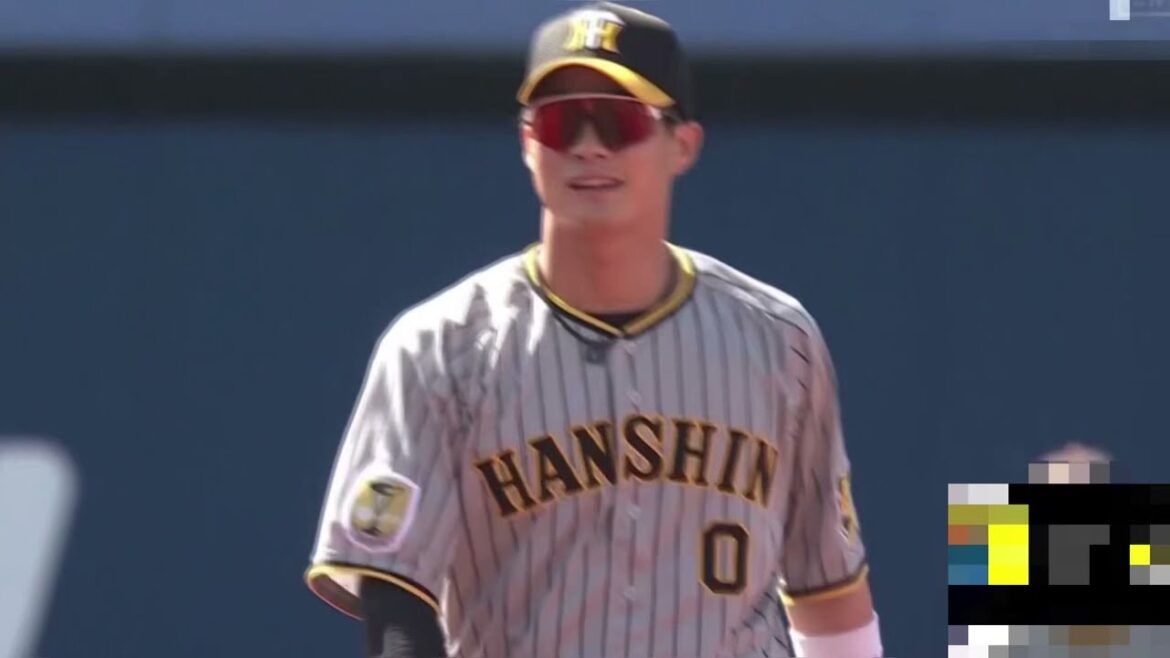 木浪手元が狂って佐野へ送球