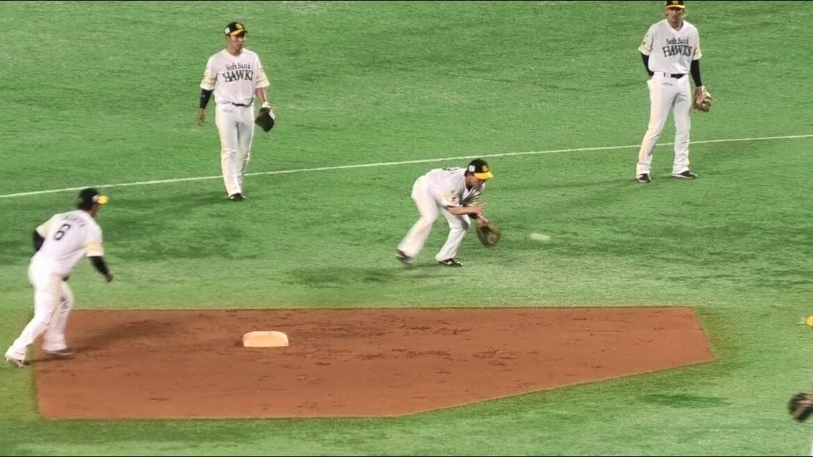 ソフトバンクホークス 内野シートノック(栗原,リチャード,今宮,川瀬,三森,野村,仲田,中村晃,山川,海野,甲斐)～2024.4.30