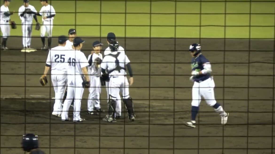 【はやほー】くふうハヤテベンチャーズ 田中健二朗投手が 東京ヤクルトスワローズ 三ツ俣大樹選手を抑えてゲームセット ナインが喜び合う 2024/5/14 草薙球場