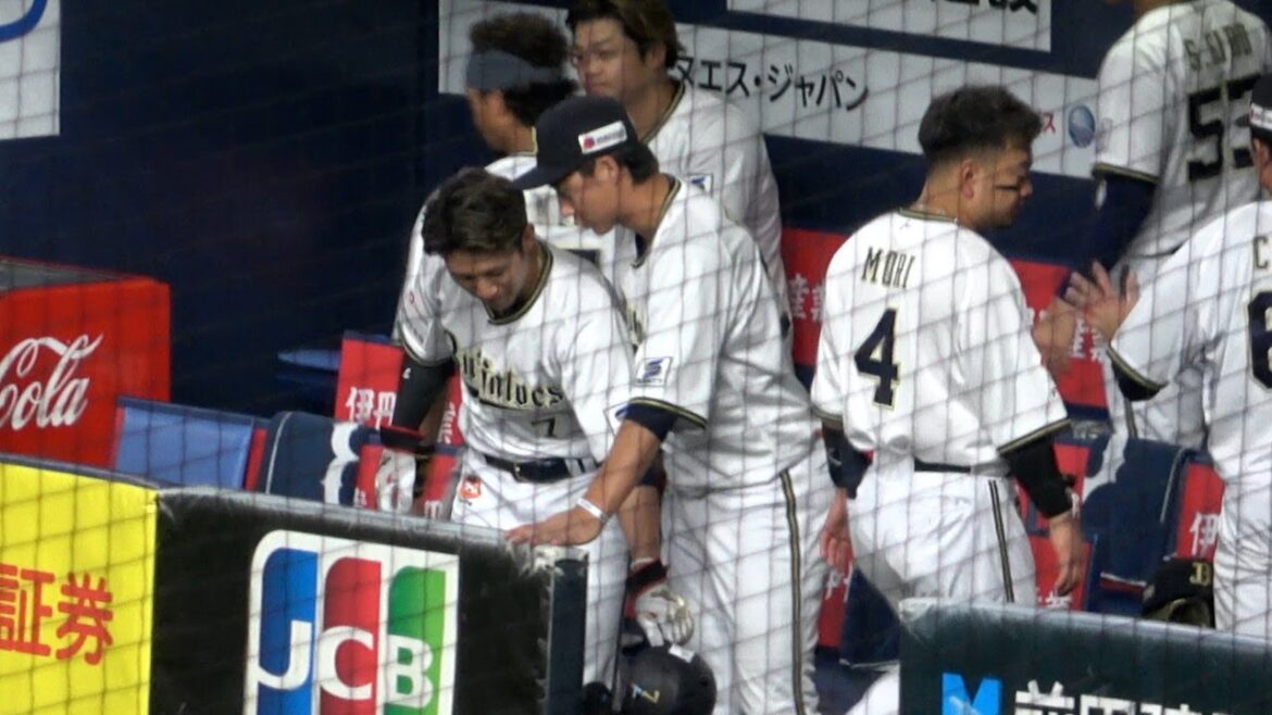 調子が上がってこない西川龍馬に廣岡が何か声をかける→タイムリーを放つ西川龍馬！