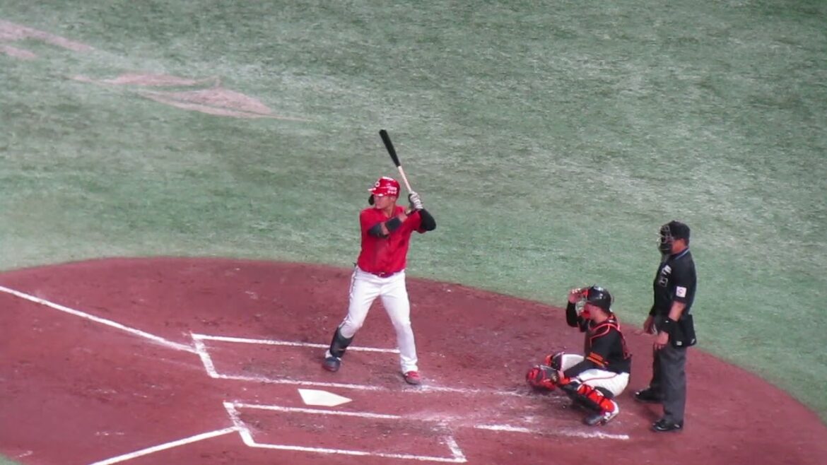 カープ 田村俊介ヒット時の打撃フォーム＜読売ジャイアンツ 対 広島カープ 2024年4月13日＞