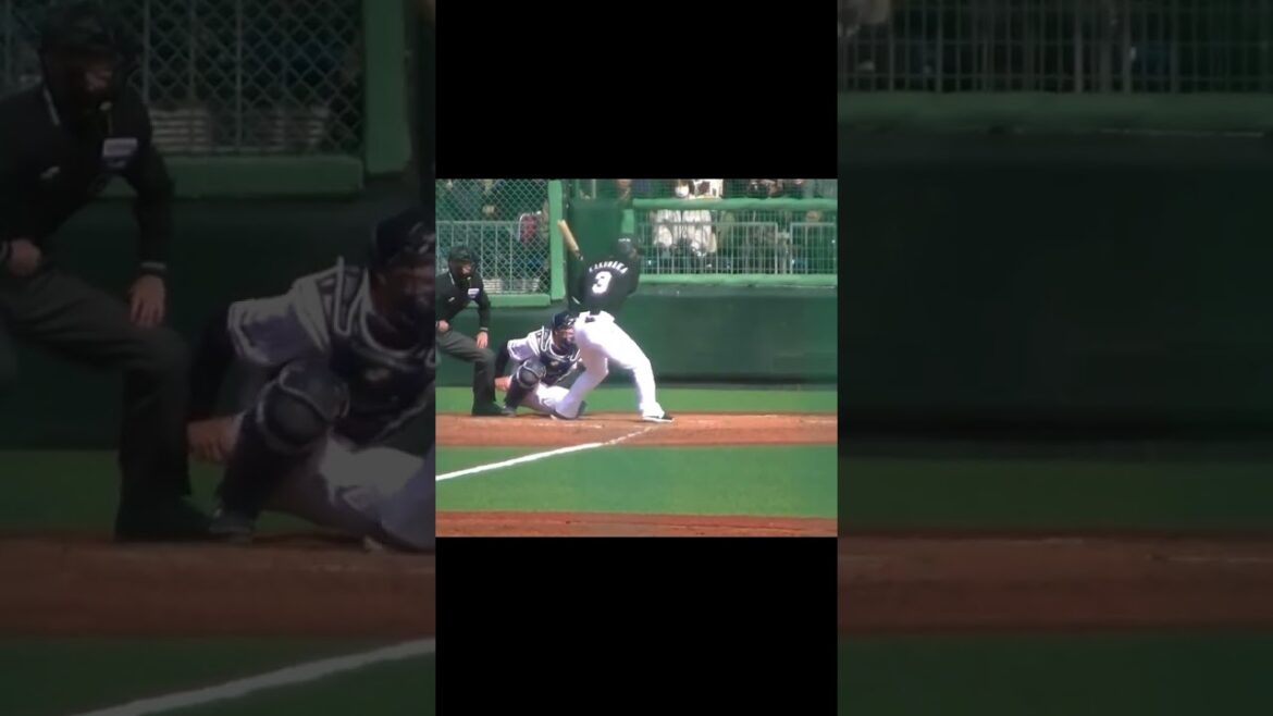 マリーンズ角中勝也センター前へヒットを放つ2024年3月9日 春季教育リーグヤクルトスワローズ対 千葉ロッテマリーンズ