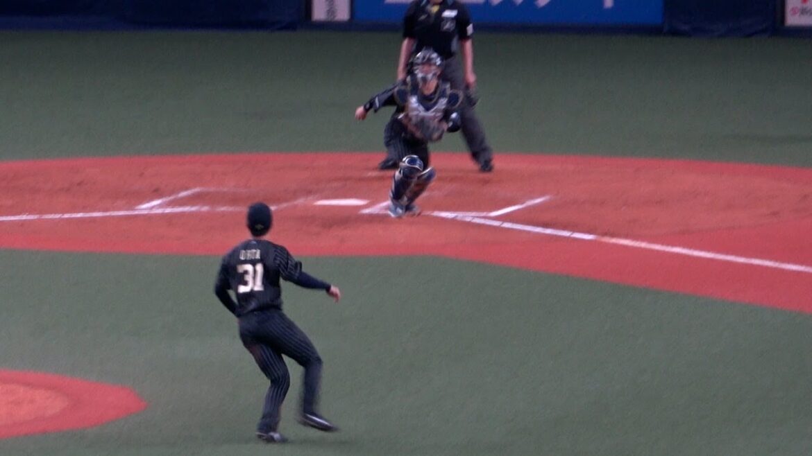 中継プレーでやらかしそうになる太田椋「あっぶねー！」