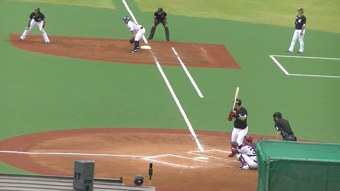 上田希由翔をゲッツーにしとめる山野太一2024年5月12日  ヤクルトスワローズ対ロッテマリーンズ