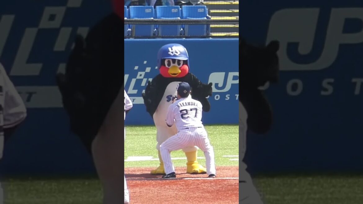 24/3/31 飛ぶ中村悠平とつば九郎 #Shorts