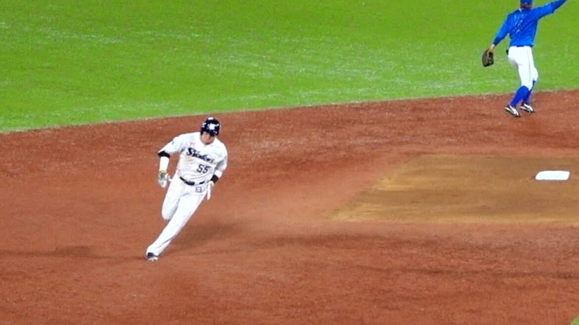 外野を転々とする間に村上宗隆スリーベース！その後サンタナが返して1点差に！東京ヤクルトスワローズ 2024/05/22