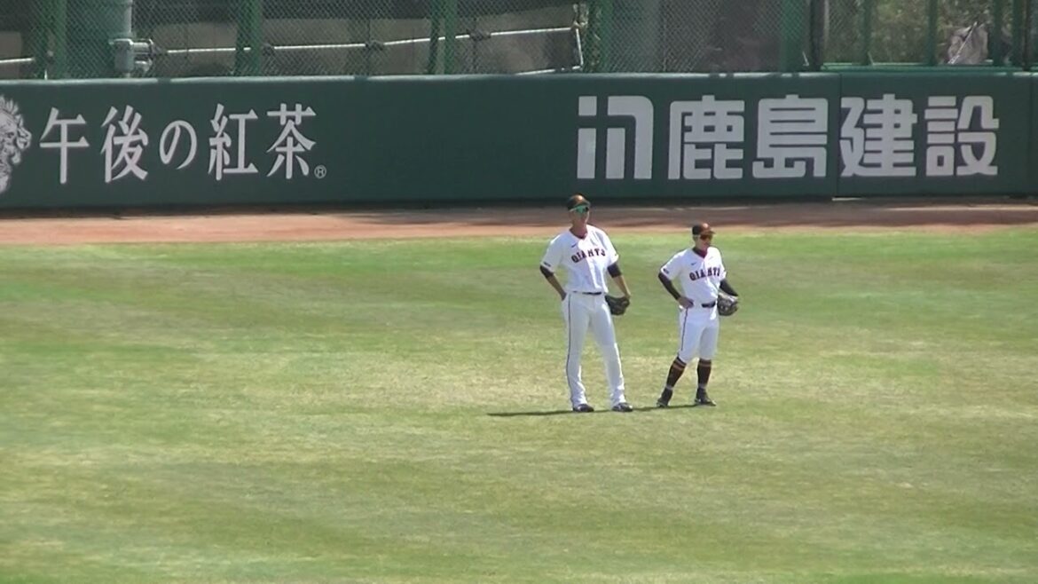シートノック 秋広優人と松原聖弥 レフト守備（読売ジャイアンツ対 日本ハムファイターズ 2軍戦2024年4月16日）