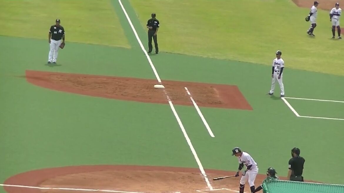 小森航太郎を三振 山崎晃太郎を打ち取る東妻勇輔2024年5月12日  ヤクルトスワローズ対ロッテマリーンズ