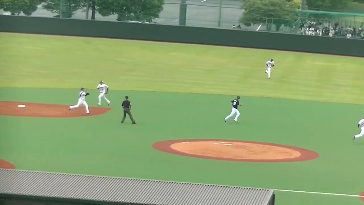 スワローズ山野太一が髙部瑛斗を牽制で誘い出しアウト さらに池田来翔も打ち取る2024年5月12日  ヤクルトスワローズ対ロッテマリーンズ