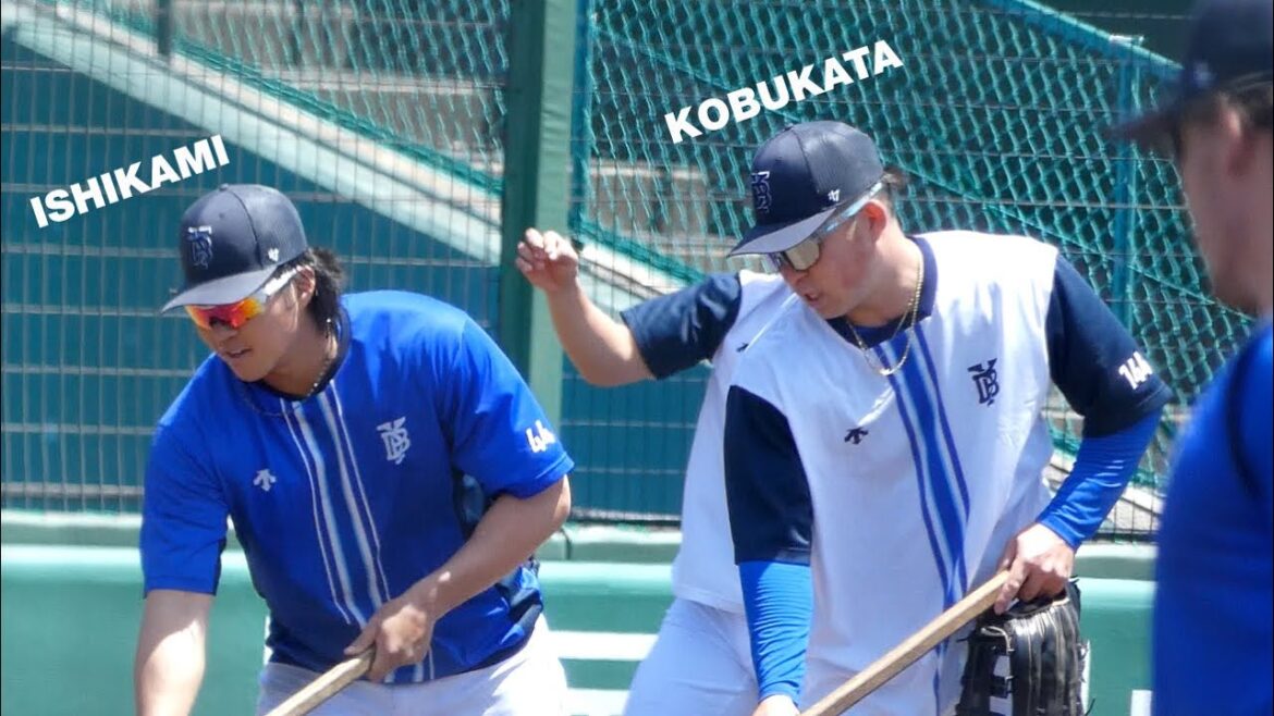 【なかよし】トンボがけをする石上くんと小深田くん【横浜DeNAベイスターズ 2024/5/11】【ファーム】 【なかよし】トンボがけをする石上くんと小深田くん【横浜DeNAベイスターズ 2024/5/11】【ファーム】