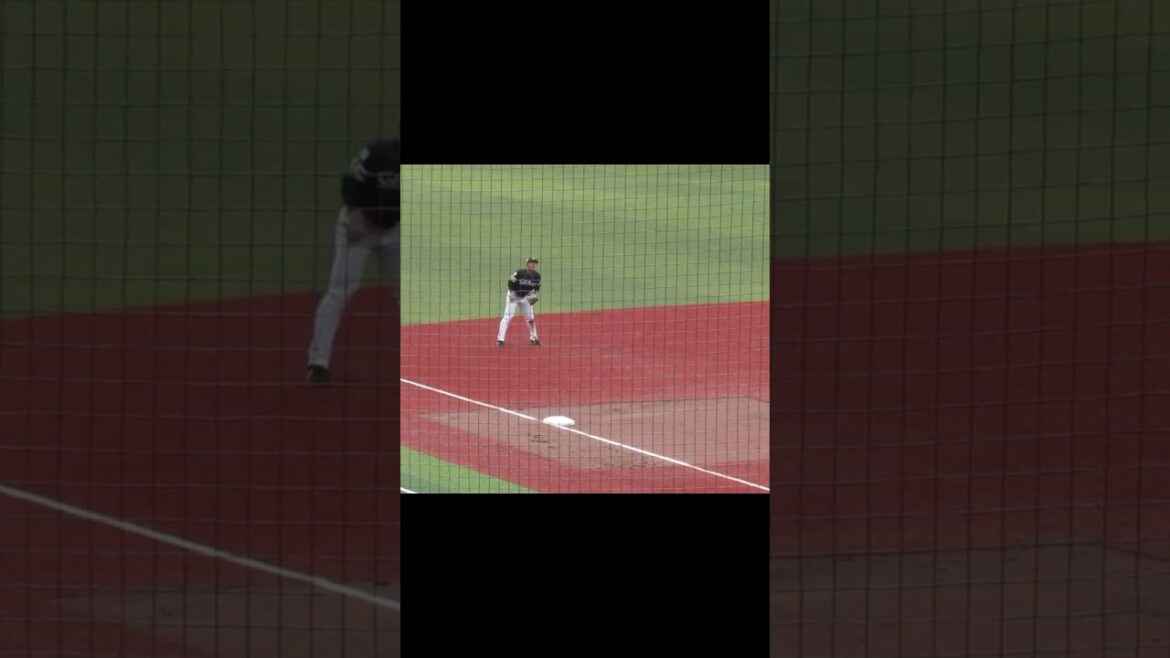 声がよく出てるサード守るホークス井上朋也千葉ロッテマリーンズ対ソフトバンクホークス2024年3月8日