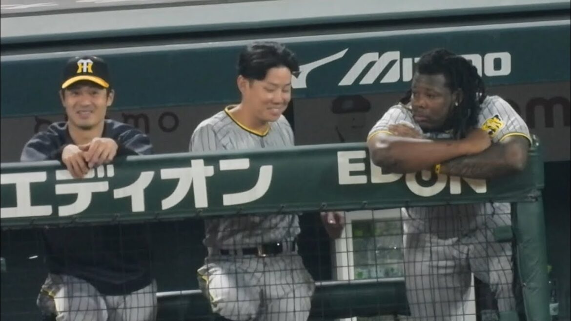 【イトハラサンと指タッチ】隣にいる糸原をチラチラ見て話をしたそうにするミエセス 2024.5.23