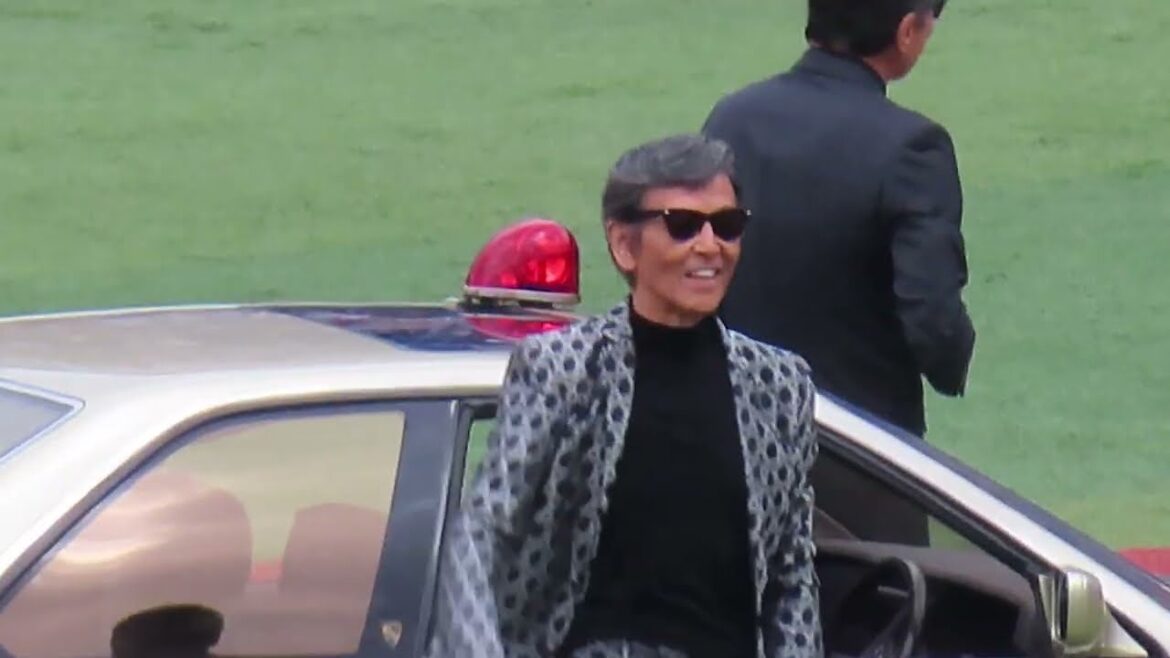 『あぶない刑事』横浜スタジアムオープニングセレモニー タカ＆ユージ登場　柴田恭兵は華麗なノーバウンド投球