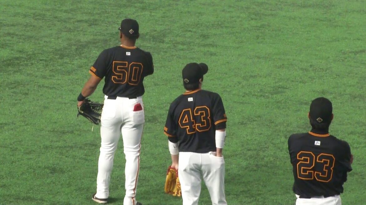 読売ジャイアンツ 外野ライトの守備練習の様子　立岡宗一郎23、重信慎之介43、オコエ瑠偉50のバックホーム・中継プレー　巨人 vs 中日　2024年5月21日(火)　東京ドーム