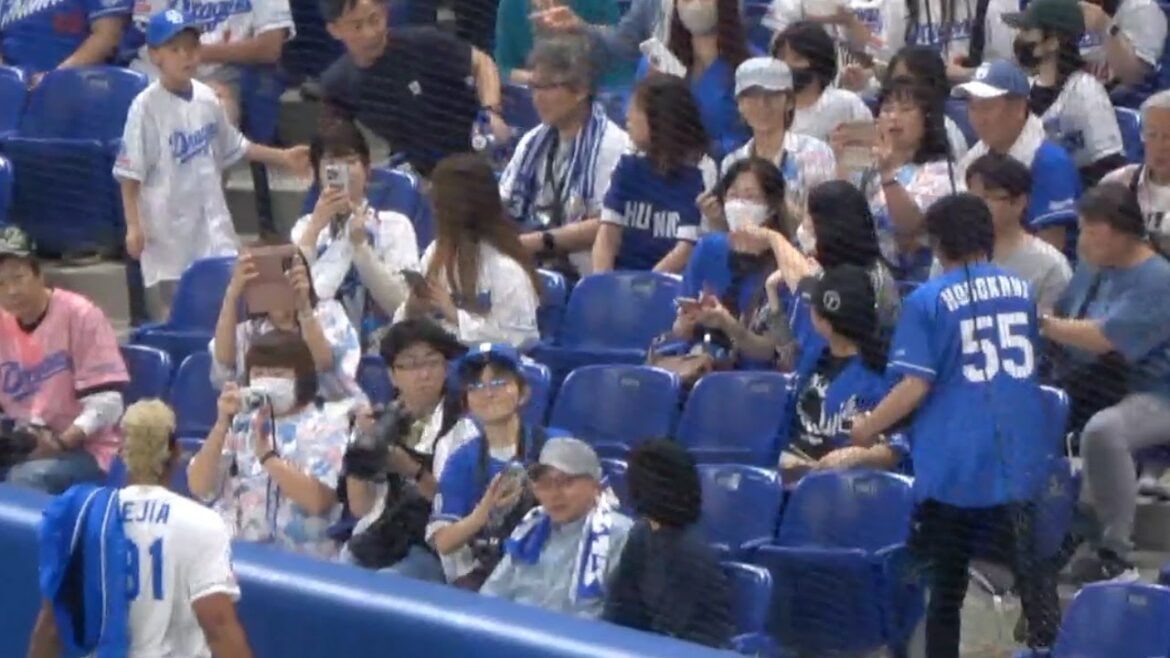 優しいメヒアの気持ちが→優しいファンに繋がって→ちびっ子にボールが渡る　中日ドラゴンズVS東京ヤクルトスワローズ　2024/05/25