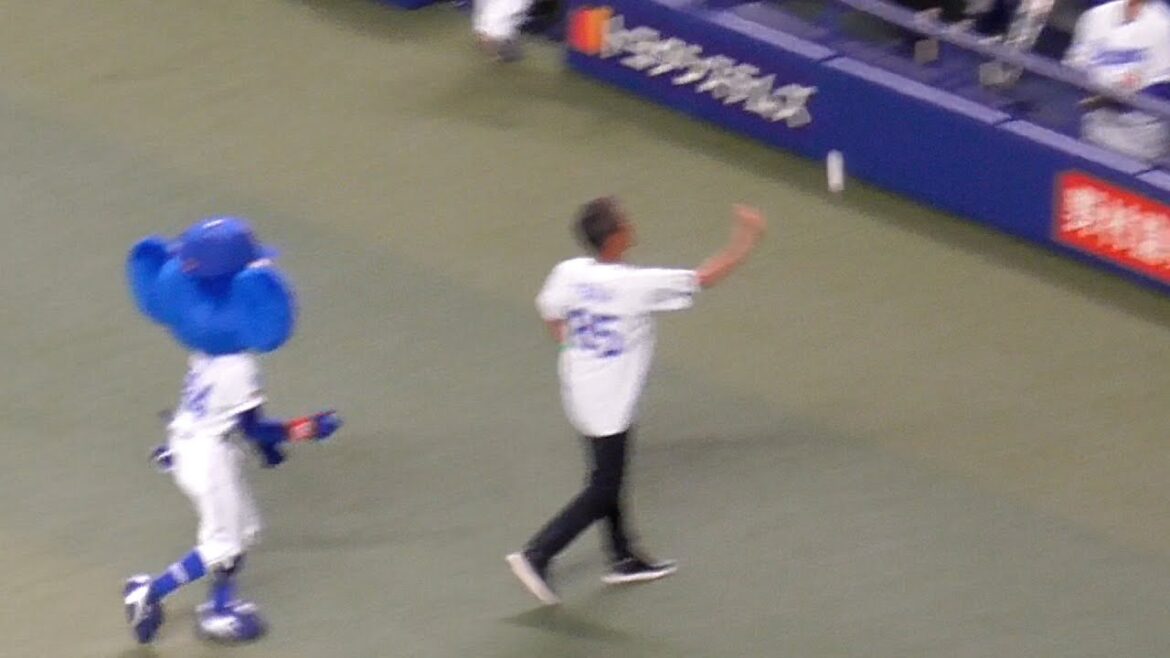 【ラスト必見】ドアラ大爆笑！辻発彦さん　始球式後にボールをスタンドに投げ込むが大変なことに！ドラゴンズベンチも苦笑い　中日ドラゴンズVS埼玉西武ライオンズ　2024/05/28