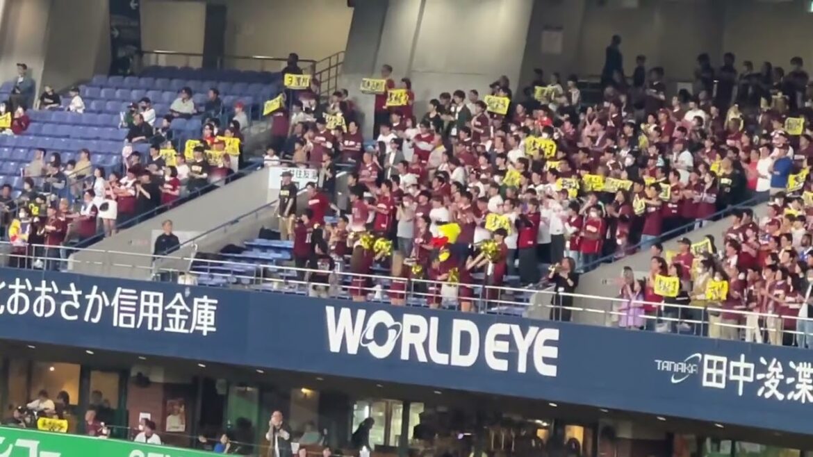 チアガールのお姉さんとマスコットも全力応援、浅村栄斗応援歌