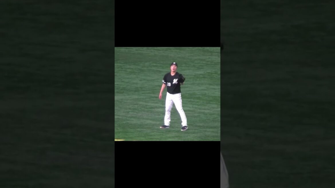 マリーンズ西野勇士 試合前のキャッチボール　2024年3月19日 読売ジャイアンツ対 千葉ロッテマリーンズ