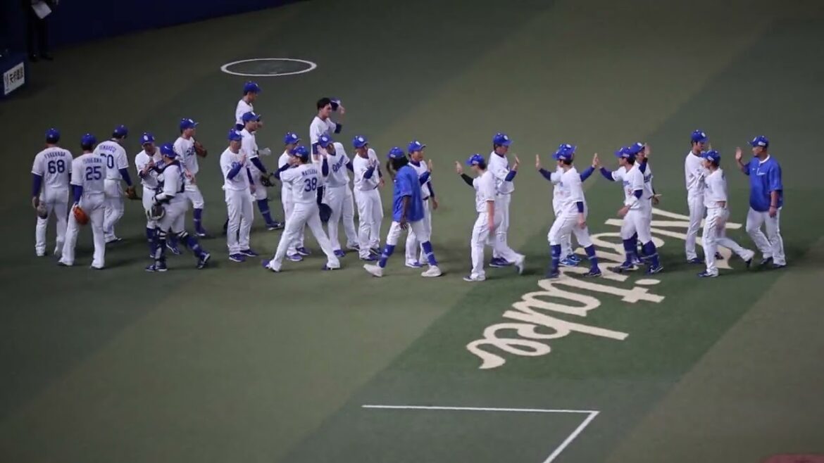 2024.04.29 松葉貴大完投！勝利のハイタッチ！