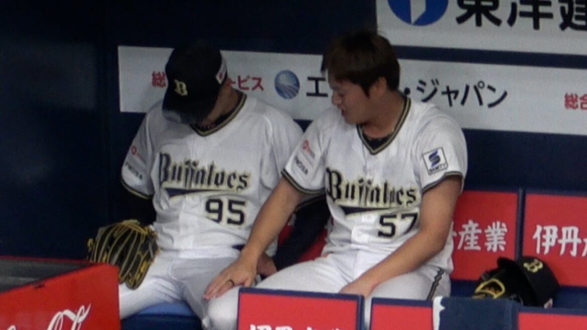 逆転を許してしまった育成出身の才木海翔、山田修義に声をかけられ必死に堪えていた涙が溢れ出す