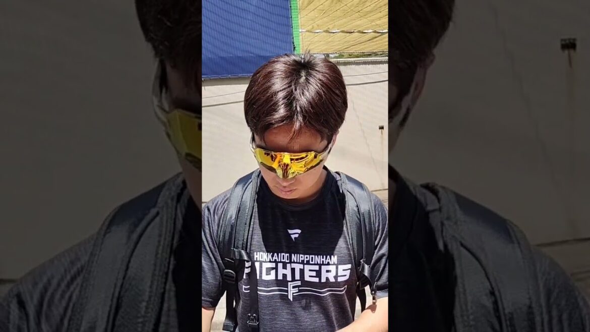 【FIGHTERS】 #山本拓実 投手のファンサービス #shorts #プロ野球 #北海道日本ハムファイターズ #fighters