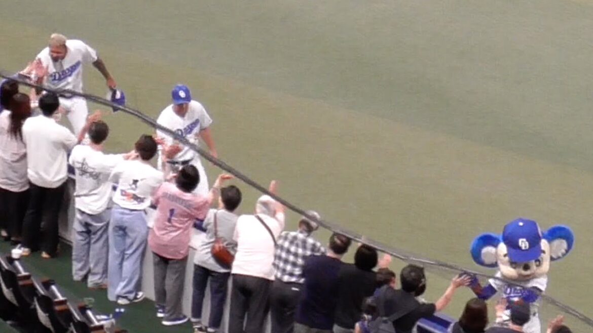 最後はドアラと一緒にかめはめ波　今日のヒーロー　メヒアとディカーソンがファンの声援に応えて場内を一周　中日ドラゴンズVS東京ヤクルトスワローズ　2024/05/25