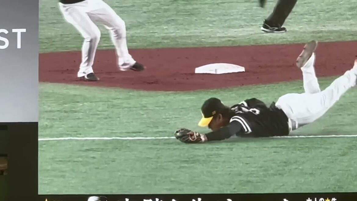 今宮健太の守備交代した直後の大ファインプレー！