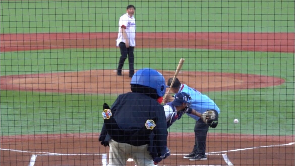 まさかのデッドボール！？荒木大輔＆荒井幸雄の始球式 2024/06/04 東京ヤクルトスワローズ