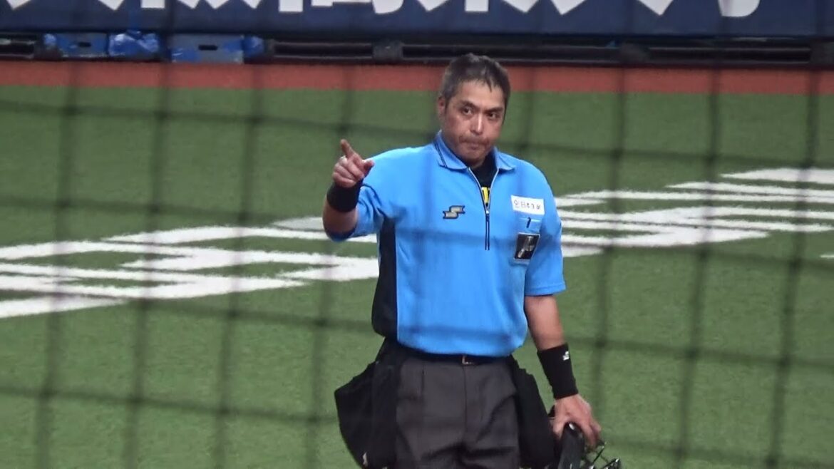 【審判ウォッチ（ミニ）】死球の細川成也選手を心配した後、オリックス東投手に退場を宣告する球審の白井一行審判員【2024.6.1 オリックス vs 中日 ２回戦 ＠京セラドーム大阪】