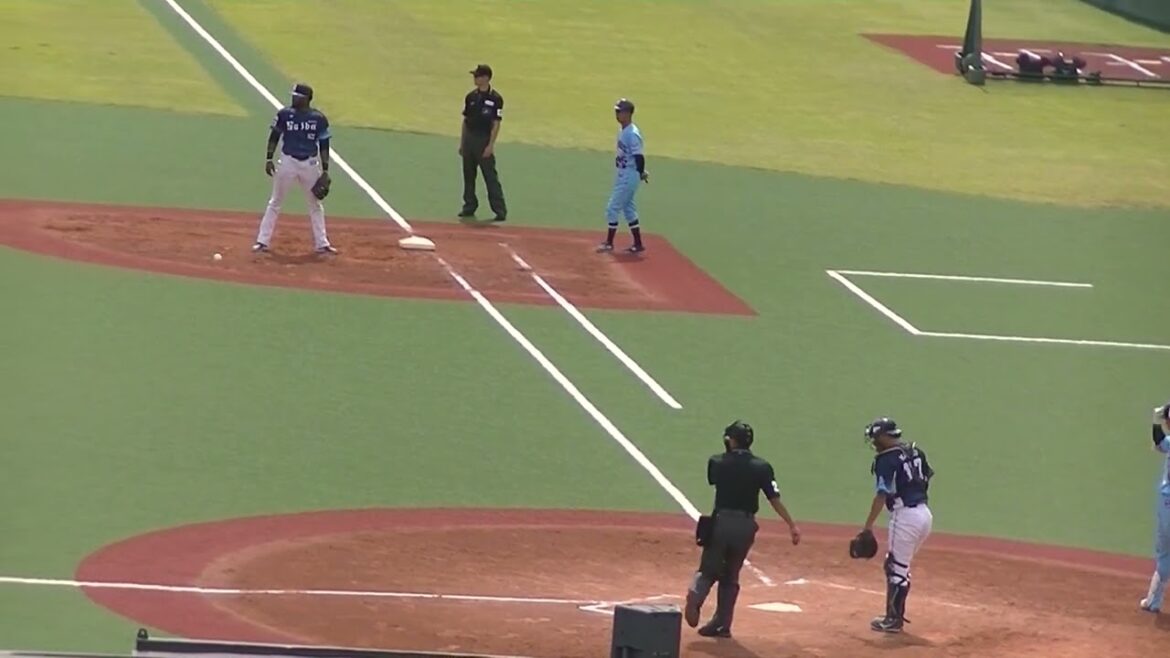 ヤクルトルーキー伊藤琉偉がヒットで宮本丈の場面＜2軍・ヤクルトスワローズ対 西武ライオンズ  2024年5月26日＞