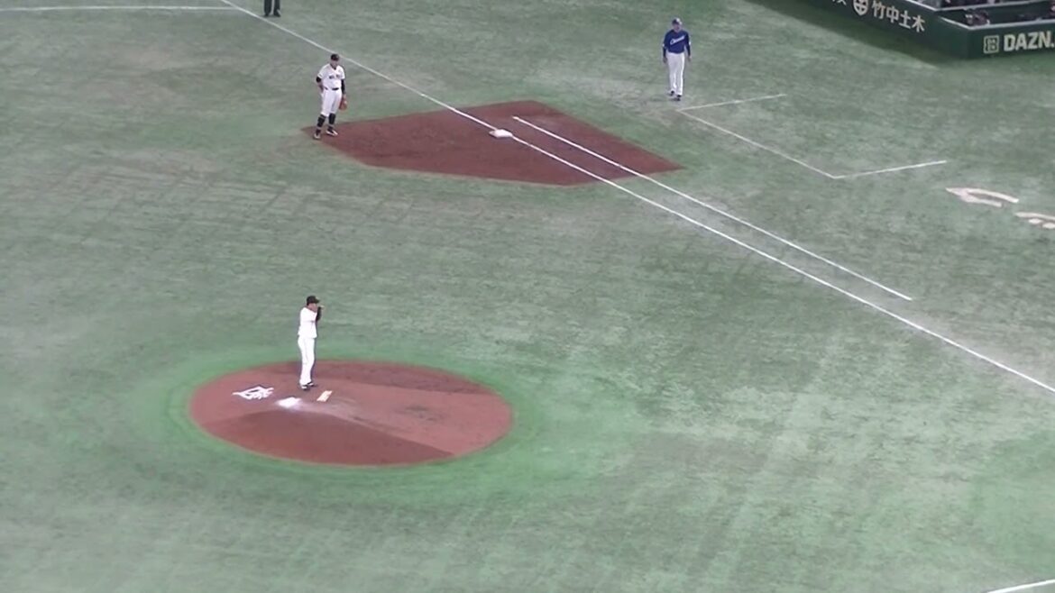 涌井秀章 三好大倫とセカンドゴロに打ち取る赤星優志＜読売ジャイアンツ 対 中日ドラゴンズ 2024年4月24日＞