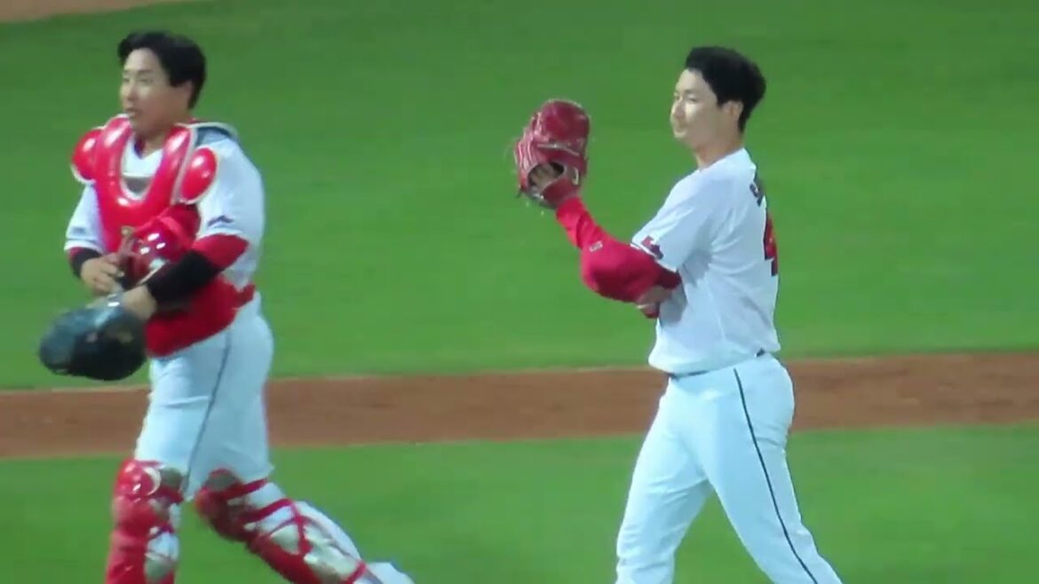 カープ島内力投💪　8回2三振で見事抑えた❗👍️