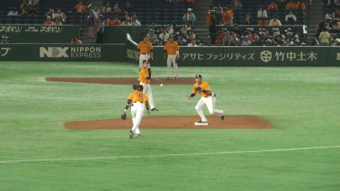 読売ジャイアンツ 外野ライト側から見た守備練習の様子　吉川尚輝2、門脇誠5、丸佳浩8、泉口友汰35、重信慎之介43、オコエ瑠偉50など　巨人 vs オリックス　2024年6月7日(金)　東京ドーム