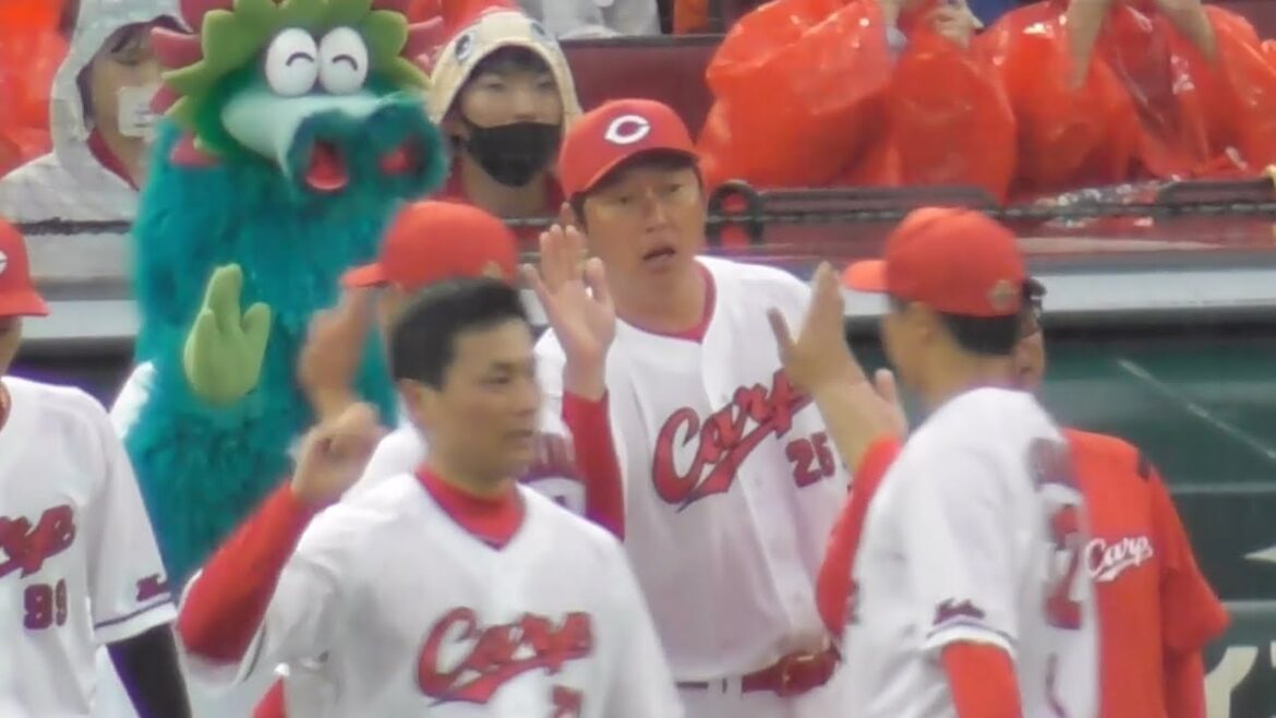 9回は守護神栗林良吏が締める！勝利の瞬間、笑顔のハイタッチ！2024年6月9日