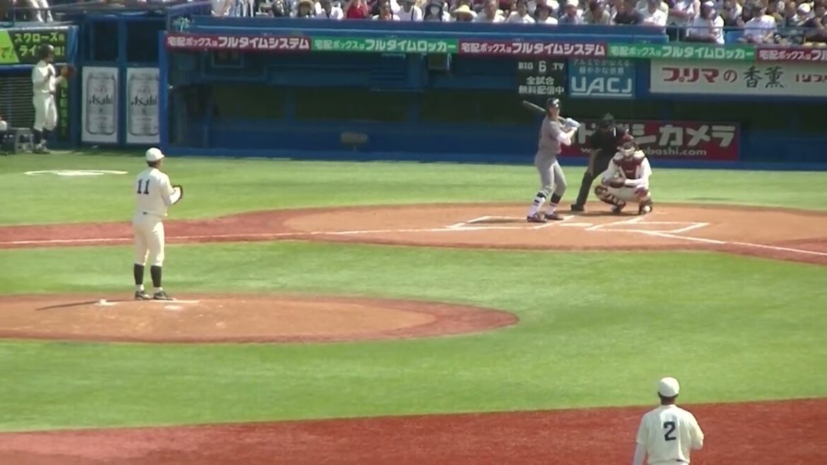 慶大 丸田湊斗をセカンドフライに打ち取る小林樹（2024年6月1日 早稲田大 対 慶應大）