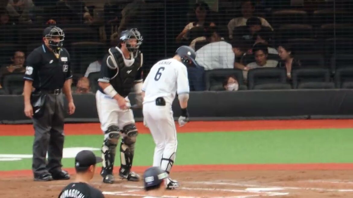 【D-LITE登場曲にて源田壮亮登場。球児の皆様これが送りバントでございます〜✨】