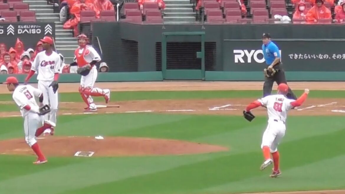 華麗に捌く矢野雅哉！素手でキャッチ、即送球してアウトを完成させる！2024年6月9日