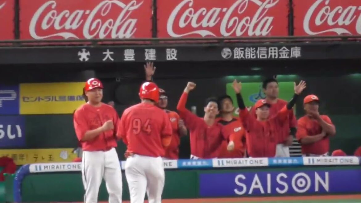 おめでとう佐藤啓介、ライトへ弾き返しプロ初安打を放ちベンチも盛り上がる！2024年6月11日