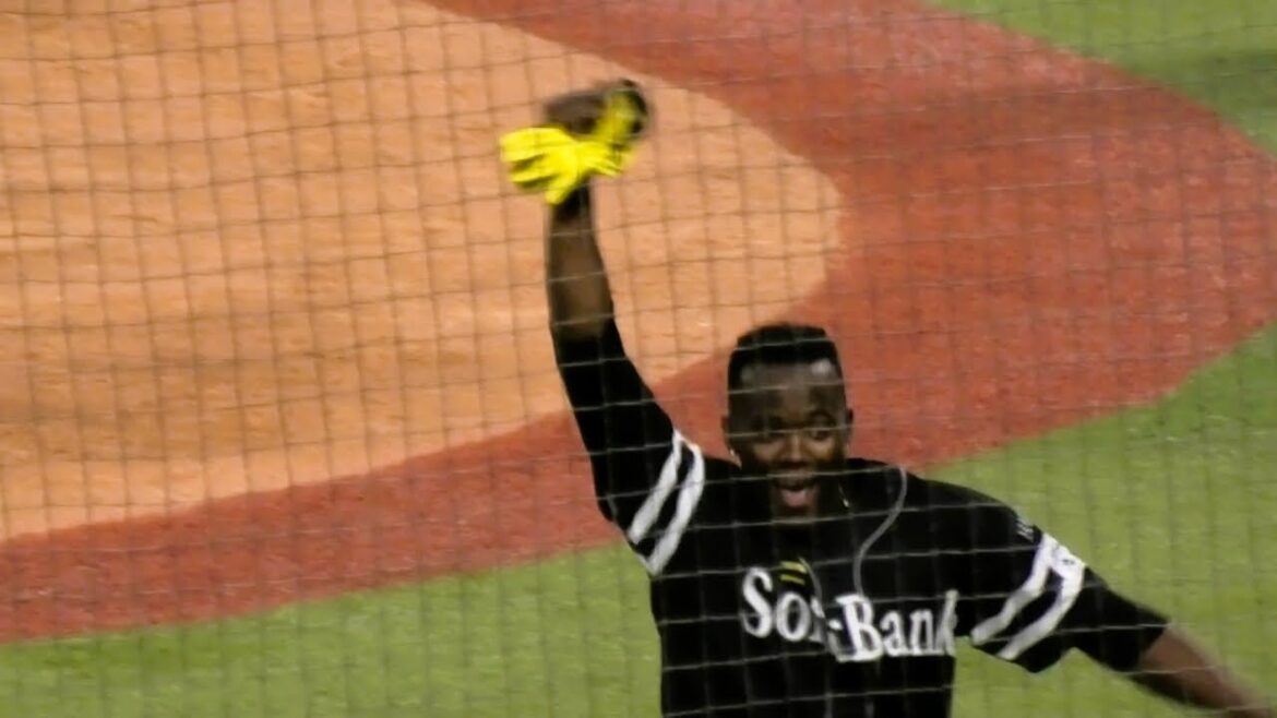 ３塁ランナー、モイネロ。ホームインして大喜び！ｗ 2024.6.7(横浜スタジアム)