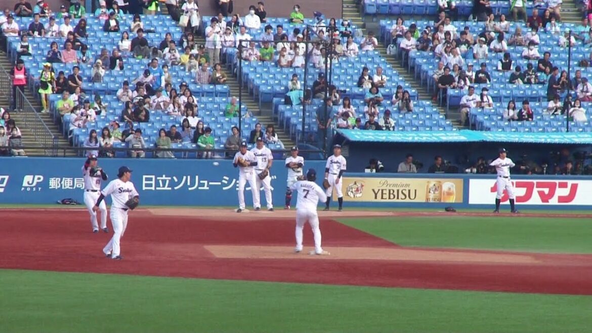 東京ヤクルトスワローズ 外野レフト側から見た守備練習の様子　山田哲人1、長岡秀樹7、赤羽由紘00、北村拓己38、武岡龍世43、村上宗隆55など　ヤクルト vs 西武　2024年6月4日(火)　神宮球場