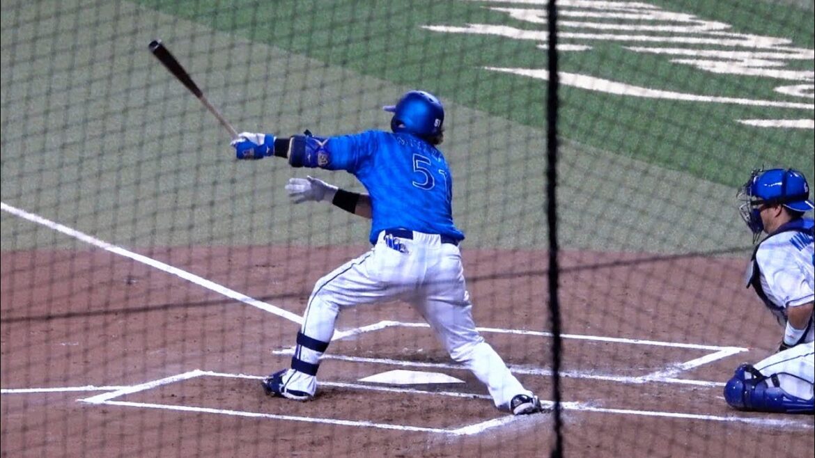 完全に崩され、まさかの三振を喫する宮崎敏郎。今シーズン2つ目。2024/04/29 横浜DeNAベイスターズ